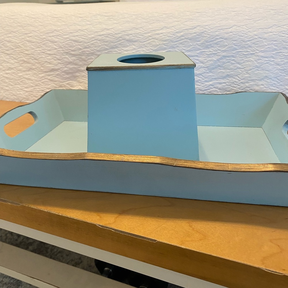 Matching Kleenex box & tray